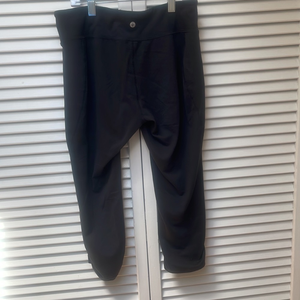 Soybu Lotus Fit capri legging pant - Picture 2 of 4